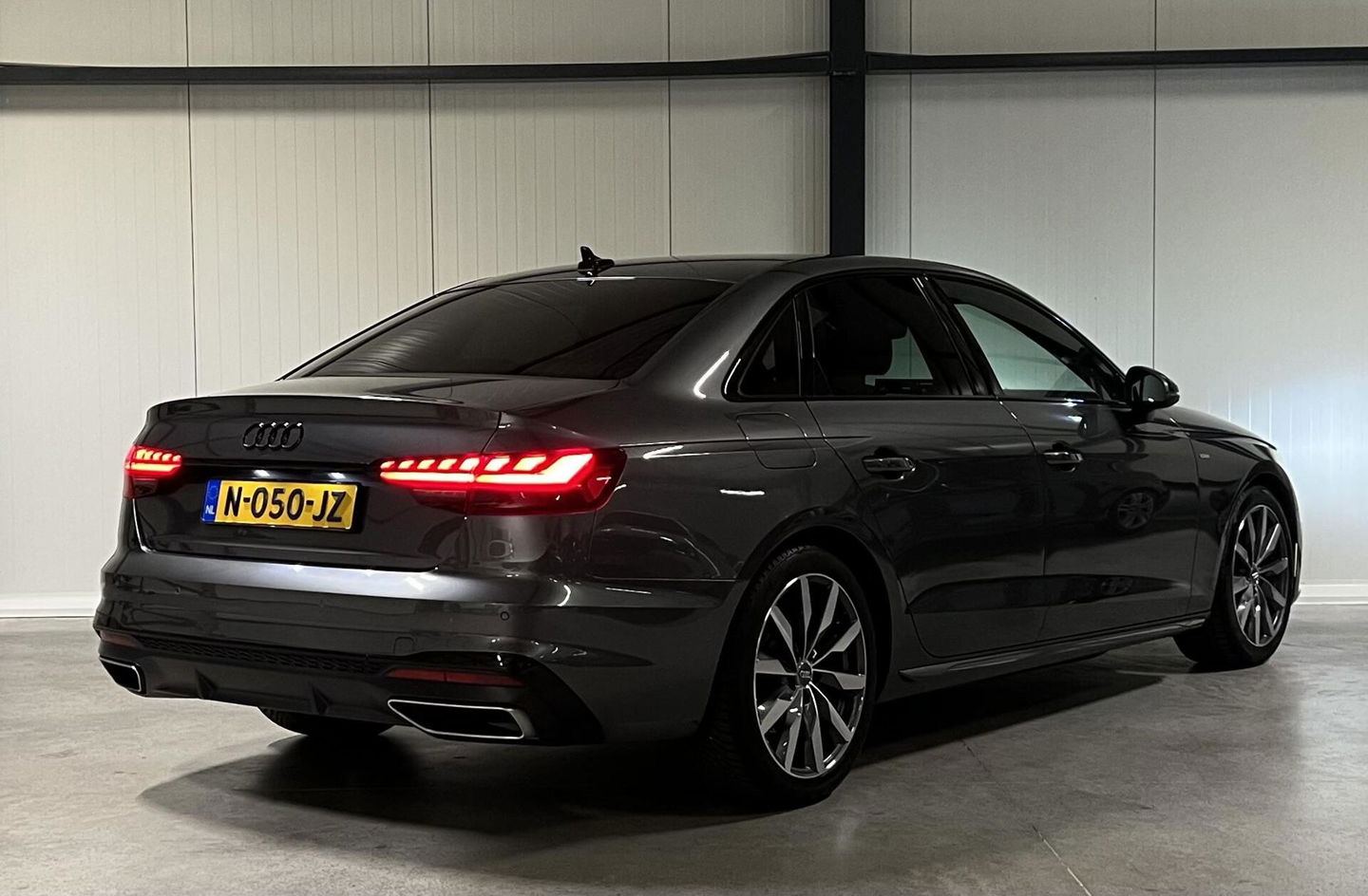 Audi A4 Limousine 35 TFSI S-line Competition Pano Sfeer NAP
