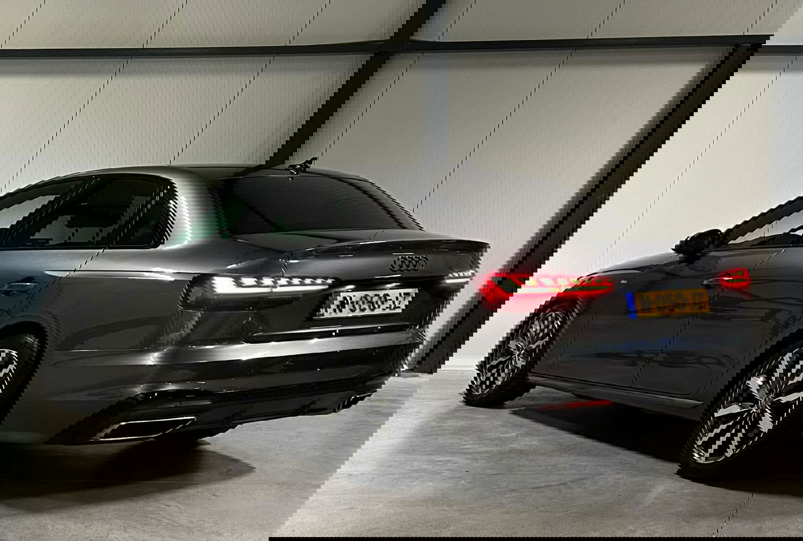 Audi A4 Limousine 35 TFSI S-line Competition Pano Sfeer NAP