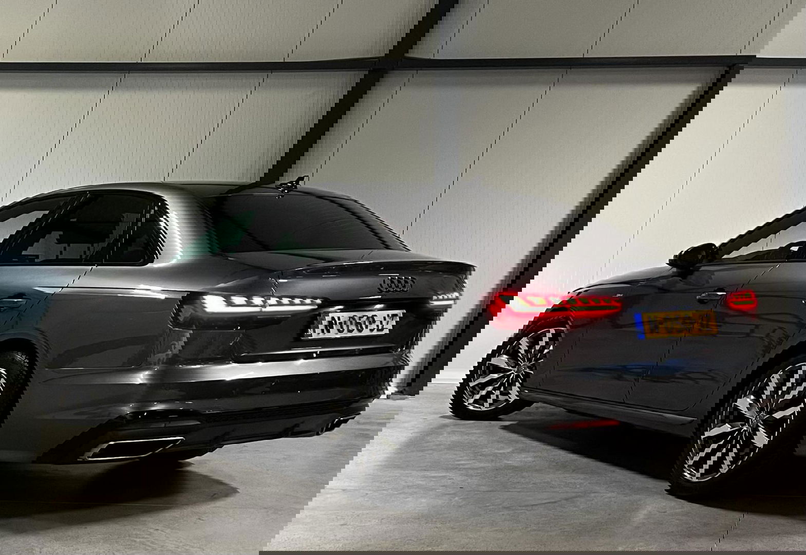 Audi A4 Limousine 35 TFSI S-line Competition Pano Sfeer NAP