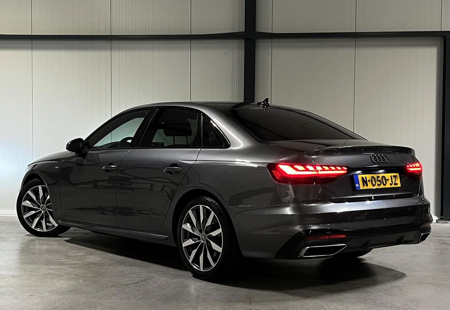 Audi A4 Limousine 35 TFSI S-line Competition Pano Sfeer NAP