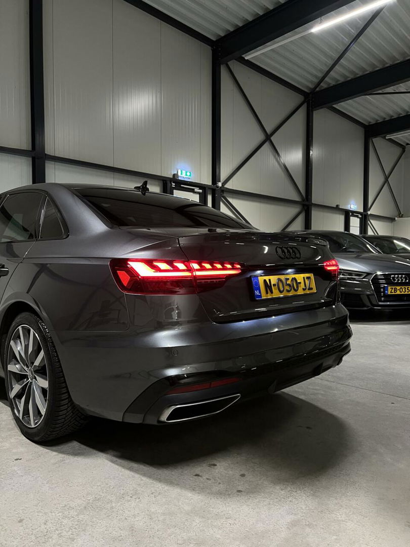Audi A4 Limousine 35 TFSI S-line Competition Pano Sfeer NAP