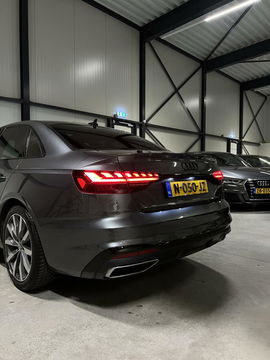 Audi A4 Limousine 35 TFSI S-line Competition Pano Sfeer NAP