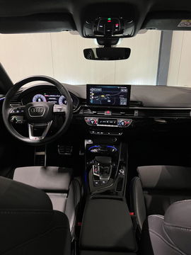 Audi A4 Limousine 35 TFSI S-line Competition Pano Sfeer NAP