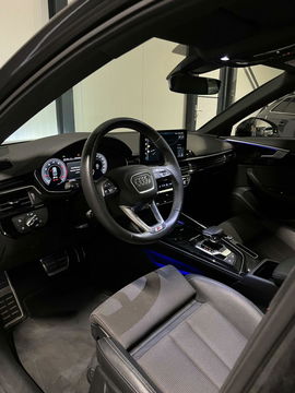 Audi A4 Limousine 35 TFSI S-line Competition Pano Sfeer NAP