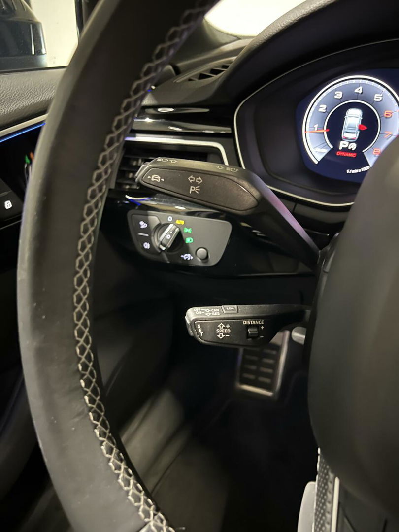 Audi A4 Limousine 35 TFSI S-line Competition Pano Sfeer NAP