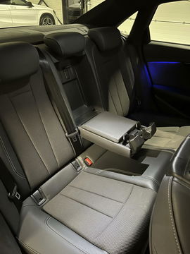 Audi A4 Limousine 35 TFSI S-line Competition Pano Sfeer NAP