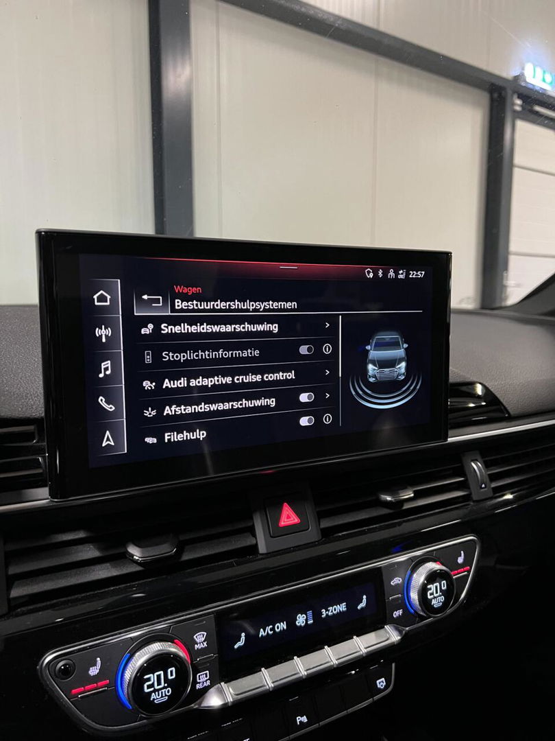 Audi A4 Limousine 35 TFSI S-line Competition Pano Sfeer NAP