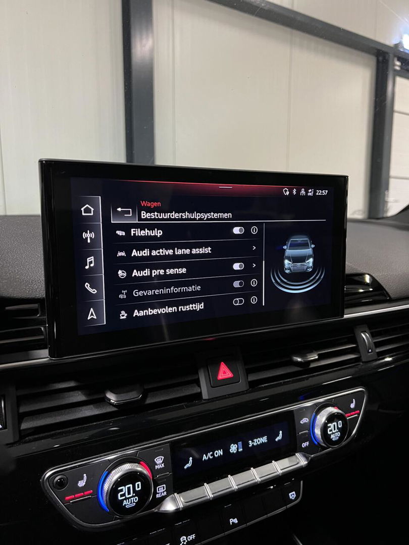 Audi A4 Limousine 35 TFSI S-line Competition Pano Sfeer NAP