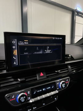 Audi A4 Limousine 35 TFSI S-line Competition Pano Sfeer NAP
