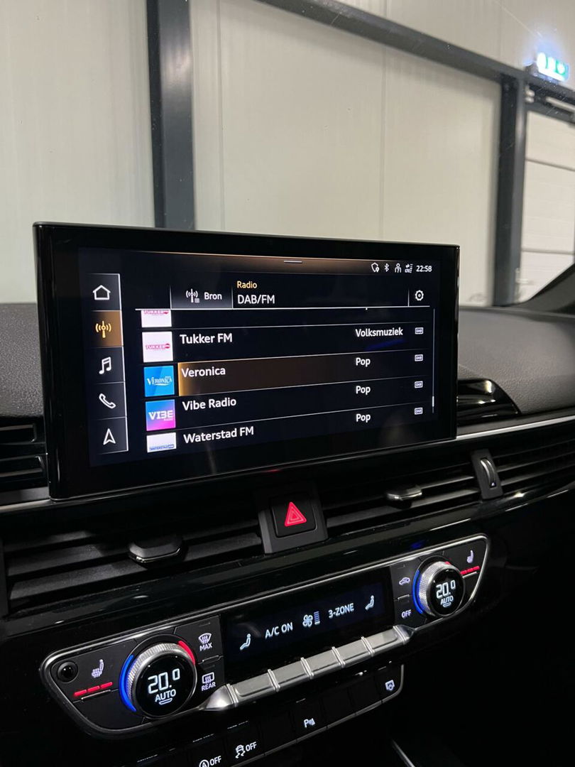 Audi A4 Limousine 35 TFSI S-line Competition Pano Sfeer NAP