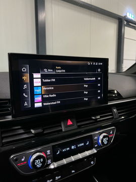 Audi A4 Limousine 35 TFSI S-line Competition Pano Sfeer NAP