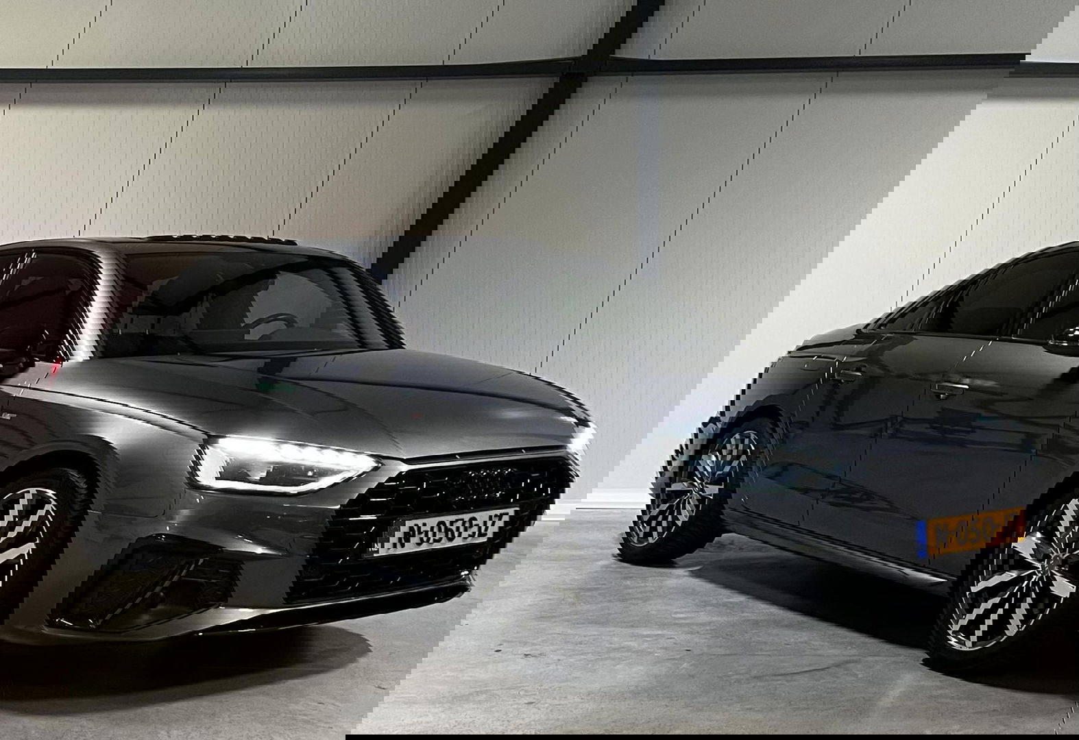 Audi A4 Limousine 35 TFSI S-line Competition Pano Sfeer NAP