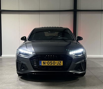 Audi A4 Limousine 35 TFSI S-line Competition Pano Sfeer NAP