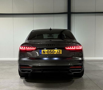 Audi A4 Limousine 35 TFSI S-line Competition Pano Sfeer NAP