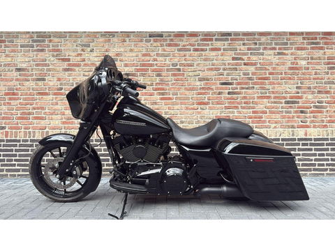 Harley Davidson 103 FLHXS Street Glide Streetglide Black Out Carplay