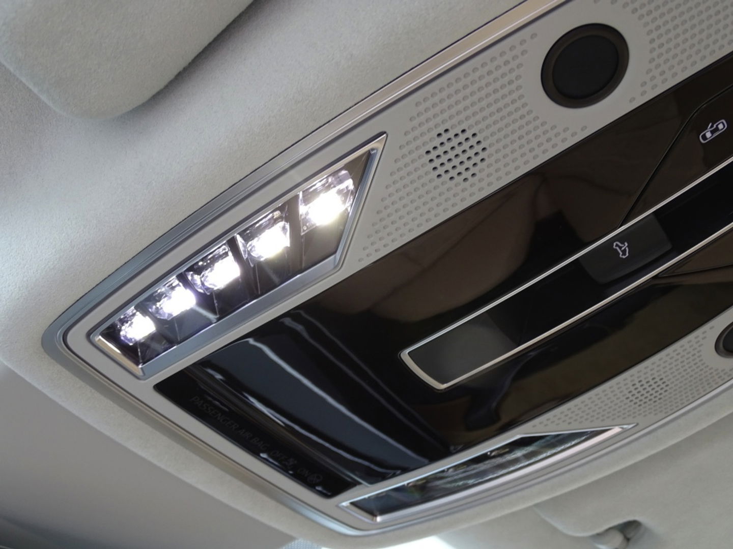 Audi A8 60 TFSIe 449PK V6 / B&O / Alcantara / Massage / TV / Matrix