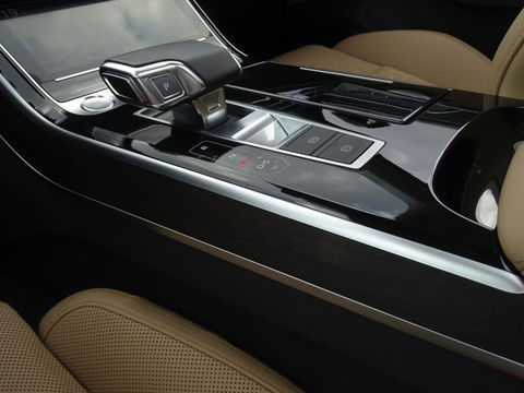 Audi A8 60 TFSIe 449PK V6 / B&O / Alcantara / Massage / TV / Matrix