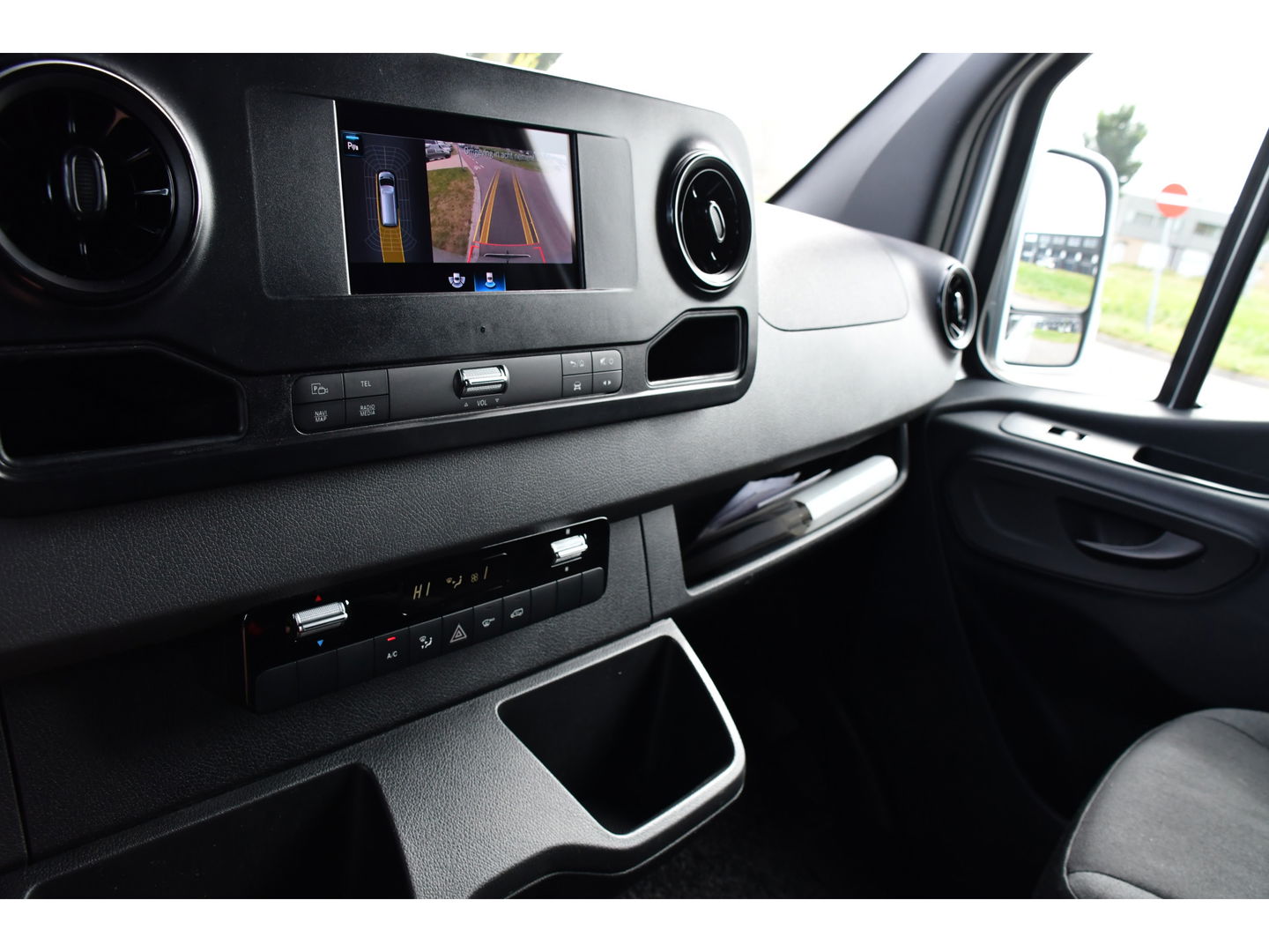 Mercedes-Benz Sprinter 316 2.2 CDI L2H2 PB Edition Adaptieve Cruise, Camera, 164pk, Automaat, Carplay, Multimedia, Trekhaak, NAVI, Uniek!
