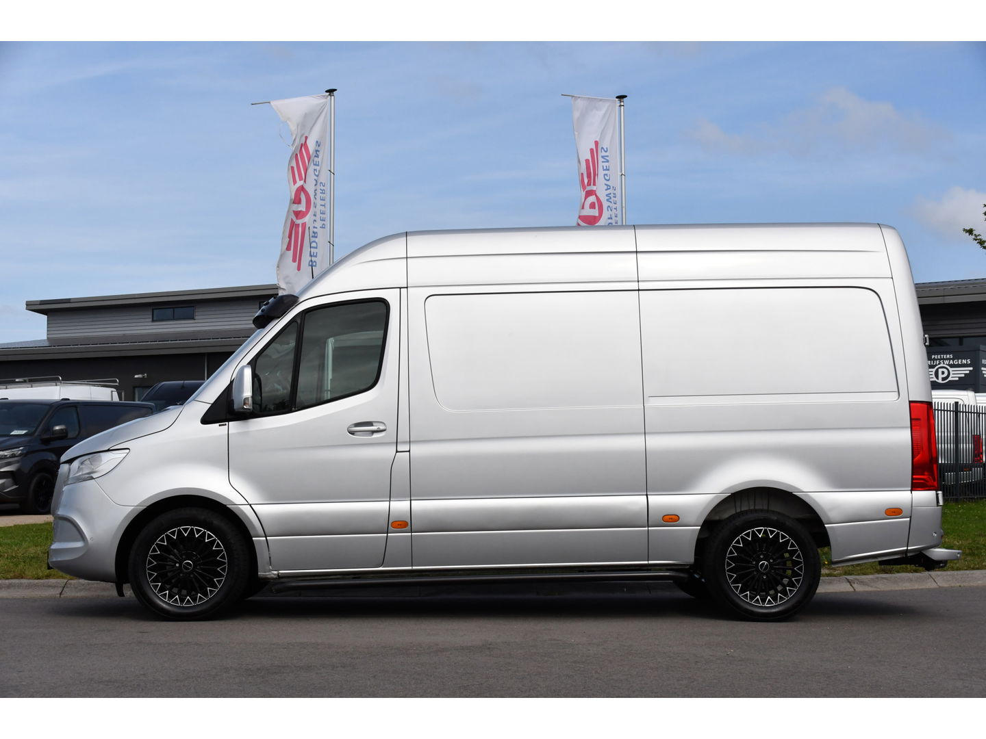 Mercedes-Benz Sprinter 316 2.2 CDI L2H2 PB Edition Adaptieve Cruise, Camera, 164pk, Automaat, Carplay, Multimedia, Trekhaak, NAVI, Uniek!