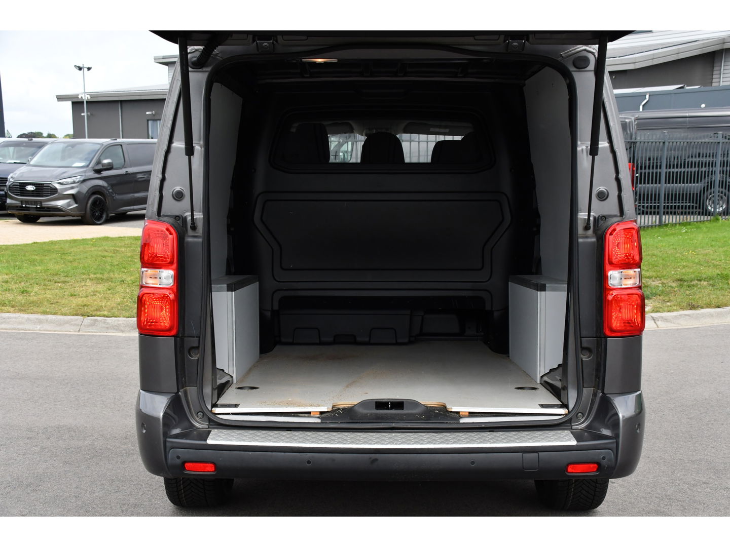 Peugeot Expert 2.0 BlueHDI L3 PB Edition DC Cruise, Carplay. Automaat, 2 x Schuifdeur, Sensoren, 120pk, Multimedia, Uniek!