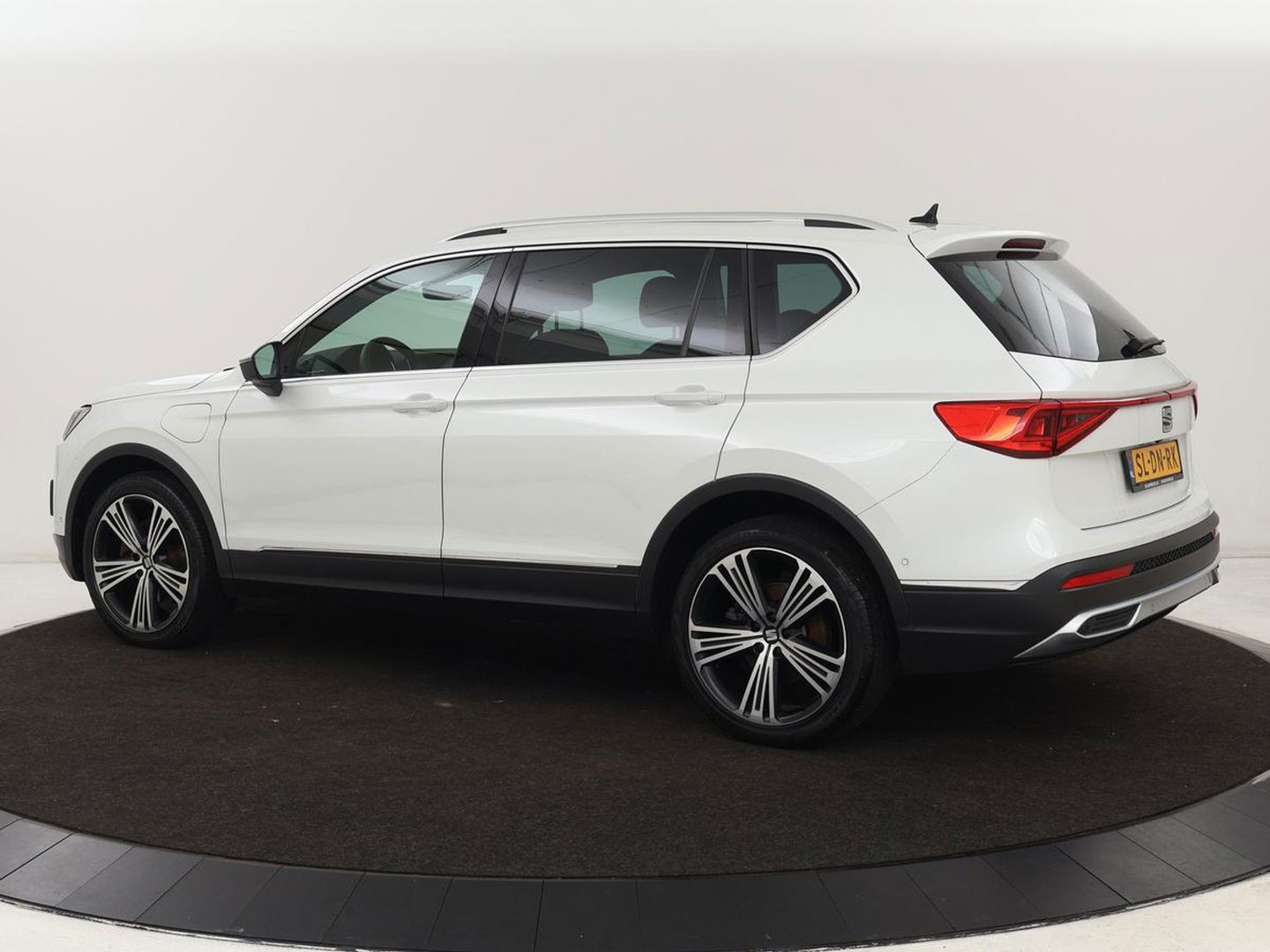 SEAT Tarraco 1.4 TSI e-Hybrid PHEV Xcellence | Panoramadak | Leder | Trekhaak | Stoel & achterbankverwarming | Adaptive cruise | Carplay | Camera | Digital Cockpit | Navigatie | Plug In