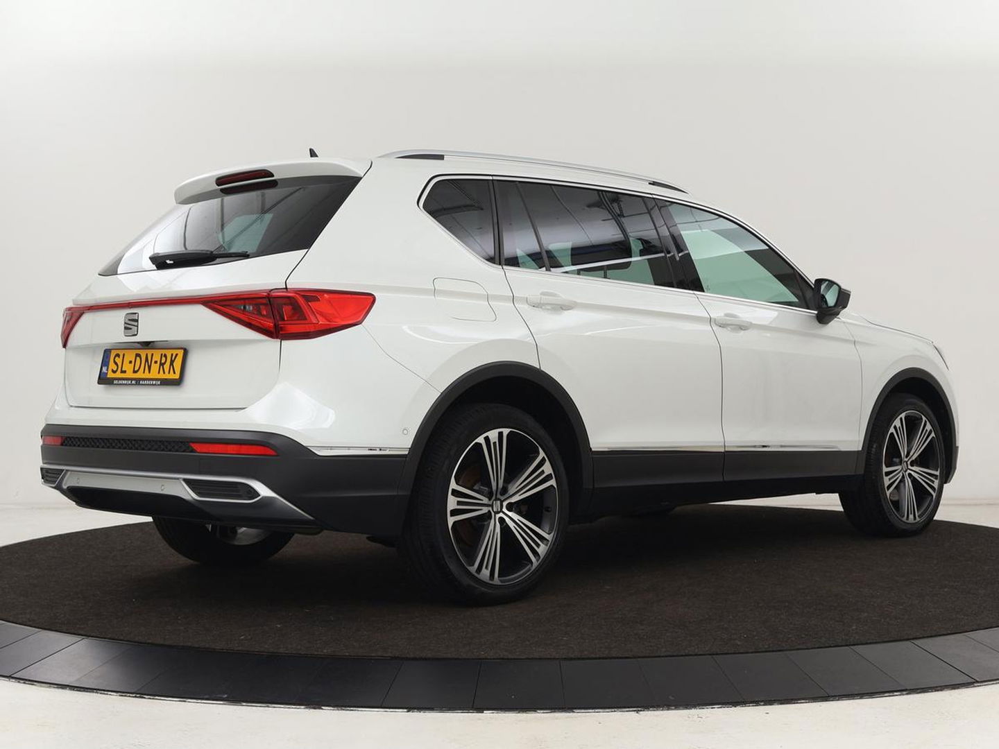 SEAT Tarraco 1.4 TSI e-Hybrid PHEV Xcellence | Panoramadak | Leder | Trekhaak | Stoel & achterbankverwarming | Adaptive cruise | Carplay | Camera | Digital Cockpit | Navigatie | Plug In