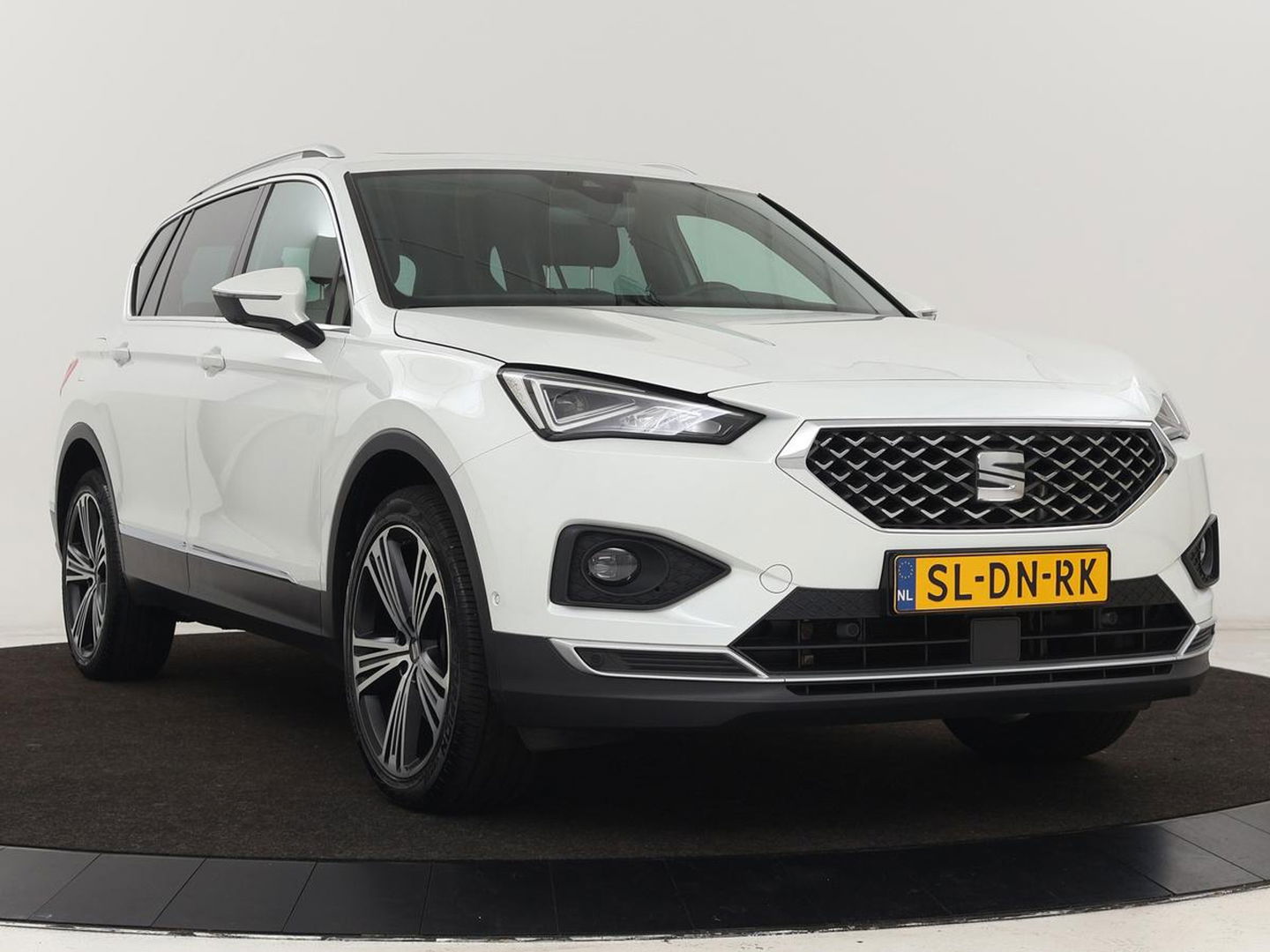 SEAT Tarraco 1.4 TSI e-Hybrid PHEV Xcellence | Panoramadak | Leder | Trekhaak | Stoel & achterbankverwarming | Adaptive cruise | Carplay | Camera | Digital Cockpit | Navigatie | Plug In
