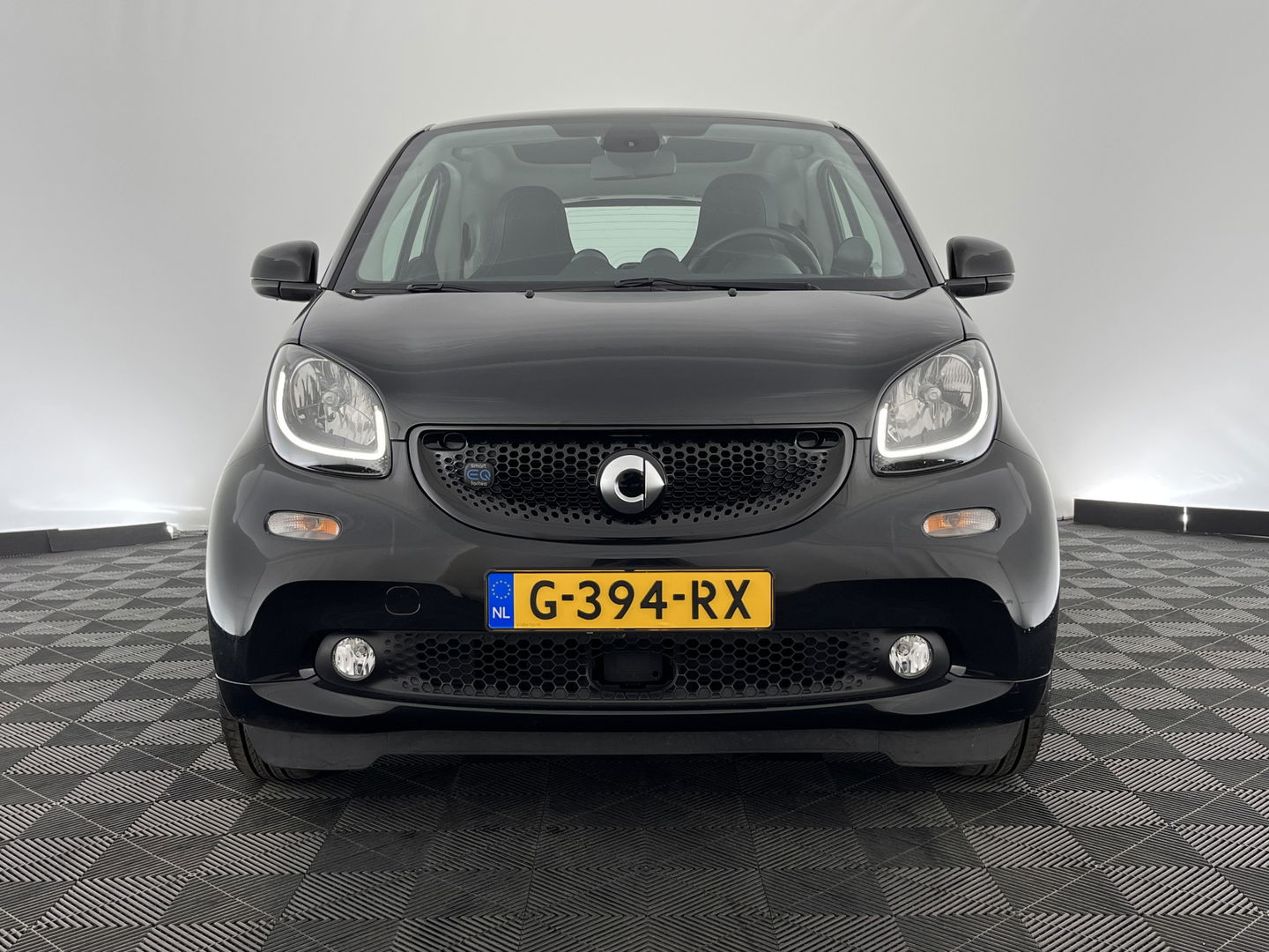 Smart Fortwo EQ Business Solution 18 kWh [3-Fase] ( SOH-93%) Aut. *PANO | LUXURY-LEATHER | NAVI-FULLMAP | CAMERA | HEATED-COMFORTSEATS | AIRCO | CRUISE | AMBIENT-LIGHT | 15''ALU*