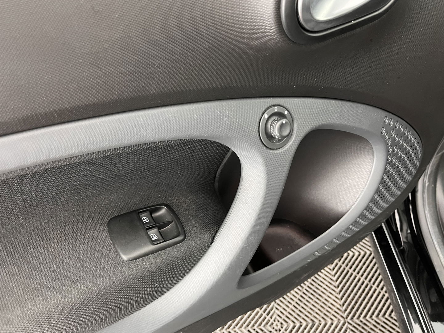 Smart Fortwo EQ Business Solution 18 kWh [3-Fase] ( SOH-93%) Aut. *PANO | LUXURY-LEATHER | NAVI-FULLMAP | CAMERA | HEATED-COMFORTSEATS | AIRCO | CRUISE | AMBIENT-LIGHT | 15''ALU*