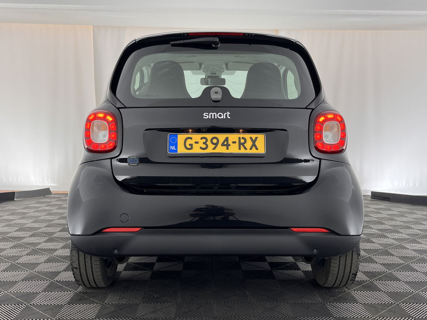 Smart Fortwo EQ Business Solution 18 kWh [3-Fase] ( SOH-93%) Aut. *PANO | LUXURY-LEATHER | NAVI-FULLMAP | CAMERA | HEATED-COMFORTSEATS | AIRCO | CRUISE | AMBIENT-LIGHT | 15''ALU*