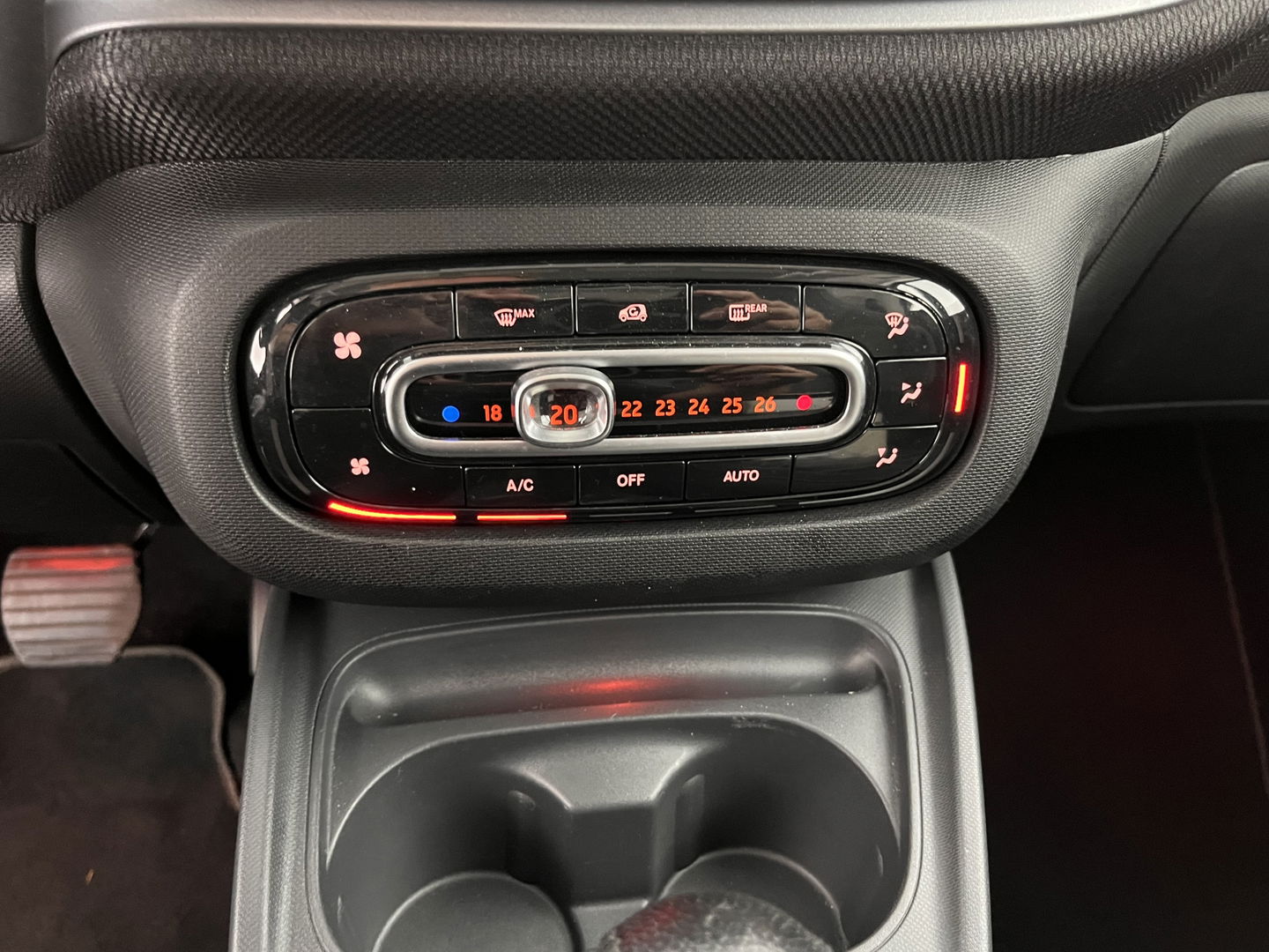 Smart Fortwo EQ Business Solution 18 kWh [3-Fase] ( SOH-93%) Aut. *PANO | LUXURY-LEATHER | NAVI-FULLMAP | CAMERA | HEATED-COMFORTSEATS | AIRCO | CRUISE | AMBIENT-LIGHT | 15''ALU*