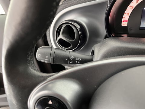 Smart Fortwo EQ Business Solution 18 kWh [3-Fase] ( SOH-93%) Aut. *PANO | LUXURY-LEATHER | NAVI-FULLMAP | CAMERA | HEATED-COMFORTSEATS | AIRCO | CRUISE | AMBIENT-LIGHT | 15''ALU*