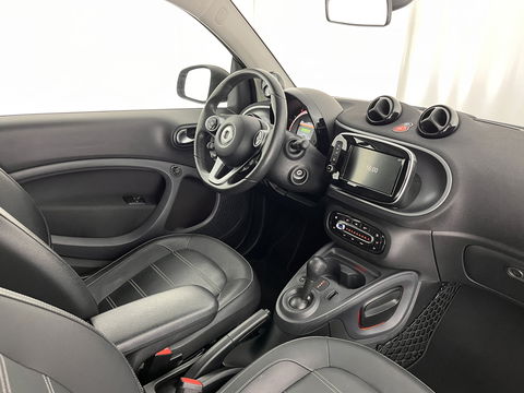 Smart Fortwo EQ Business Solution 18 kWh [3-Fase] ( SOH-93%) Aut. *PANO | LUXURY-LEATHER | NAVI-FULLMAP | CAMERA | HEATED-COMFORTSEATS | AIRCO | CRUISE | AMBIENT-LIGHT | 15''ALU*