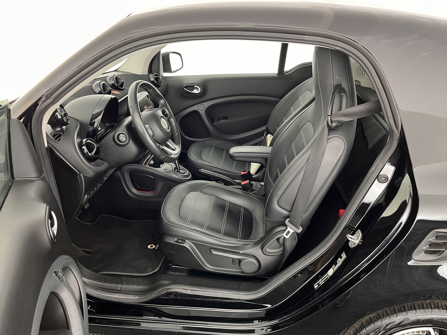 Smart Fortwo EQ Business Solution 18 kWh [3-Fase] ( SOH-93%) Aut. *PANO | LUXURY-LEATHER | NAVI-FULLMAP | CAMERA | HEATED-COMFORTSEATS | AIRCO | CRUISE | AMBIENT-LIGHT | 15''ALU*