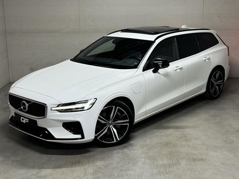 Volvo V60 2.0 T8 Recharge AWD R-Design Pano H/K Trekh. CarPlay