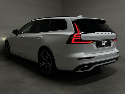 Volvo V60 2.0 T8 Recharge AWD R-Design Pano H/K Trekh. CarPlay