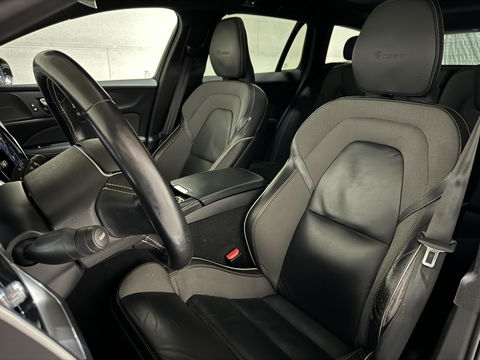 Volvo V60 2.0 T8 Recharge AWD R-Design Pano H/K Trekh. CarPlay