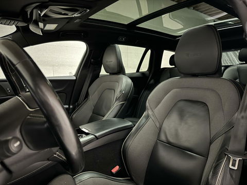Volvo V60 2.0 T8 Recharge AWD R-Design Pano H/K Trekh. CarPlay