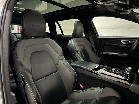 Volvo V60 2.0 T8 Recharge AWD R-Design Pano H/K Trekh. CarPlay
