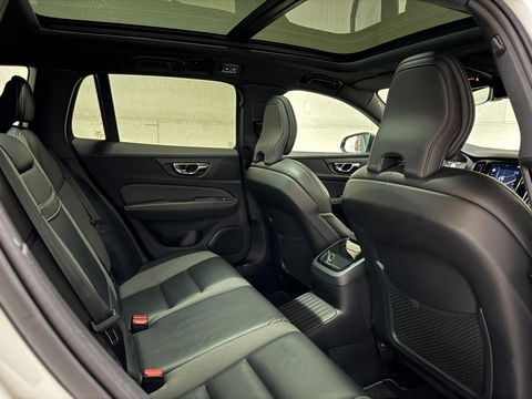 Volvo V60 2.0 T8 Recharge AWD R-Design Pano H/K Trekh. CarPlay
