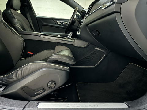 Volvo V60 2.0 T8 Recharge AWD R-Design Pano H/K Trekh. CarPlay