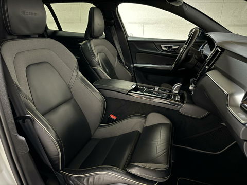 Volvo V60 2.0 T8 Recharge AWD R-Design Pano H/K Trekh. CarPlay
