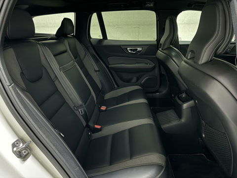 Volvo V60 2.0 T8 Recharge AWD R-Design Pano H/K Trekh. CarPlay