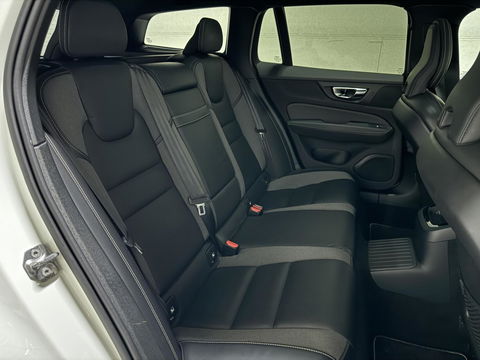 Volvo V60 2.0 T8 Recharge AWD R-Design Pano H/K Trekh. CarPlay