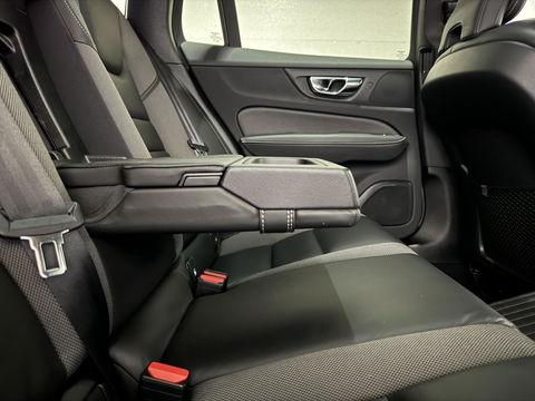 Volvo V60 2.0 T8 Recharge AWD R-Design Pano H/K Trekh. CarPlay