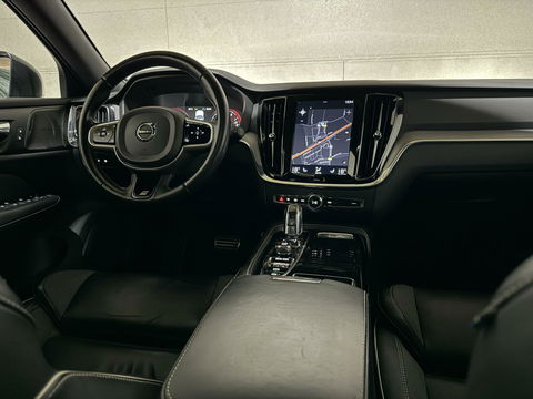 Volvo V60 2.0 T8 Recharge AWD R-Design Pano H/K Trekh. CarPlay
