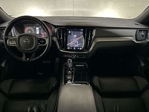 Volvo V60 2.0 T8 Recharge AWD R-Design Pano H/K Trekh. CarPlay