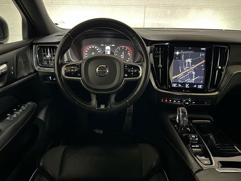 Volvo V60 2.0 T8 Recharge AWD R-Design Pano H/K Trekh. CarPlay