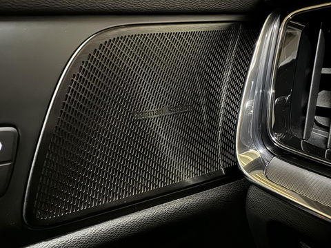 Volvo V60 2.0 T8 Recharge AWD R-Design Pano H/K Trekh. CarPlay