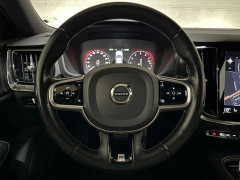 Volvo V60 2.0 T8 Recharge AWD R-Design Pano H/K Trekh. CarPlay